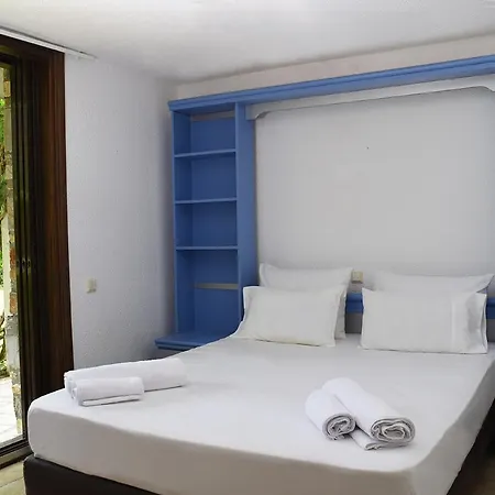 Villa Peekaboo Shared Pool