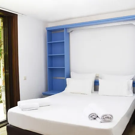 Peekaboo Shared Pool Villa *