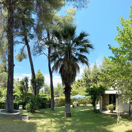Peekaboo Shared Pool Villa *