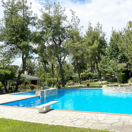 Villa Peekaboo Shared Pool